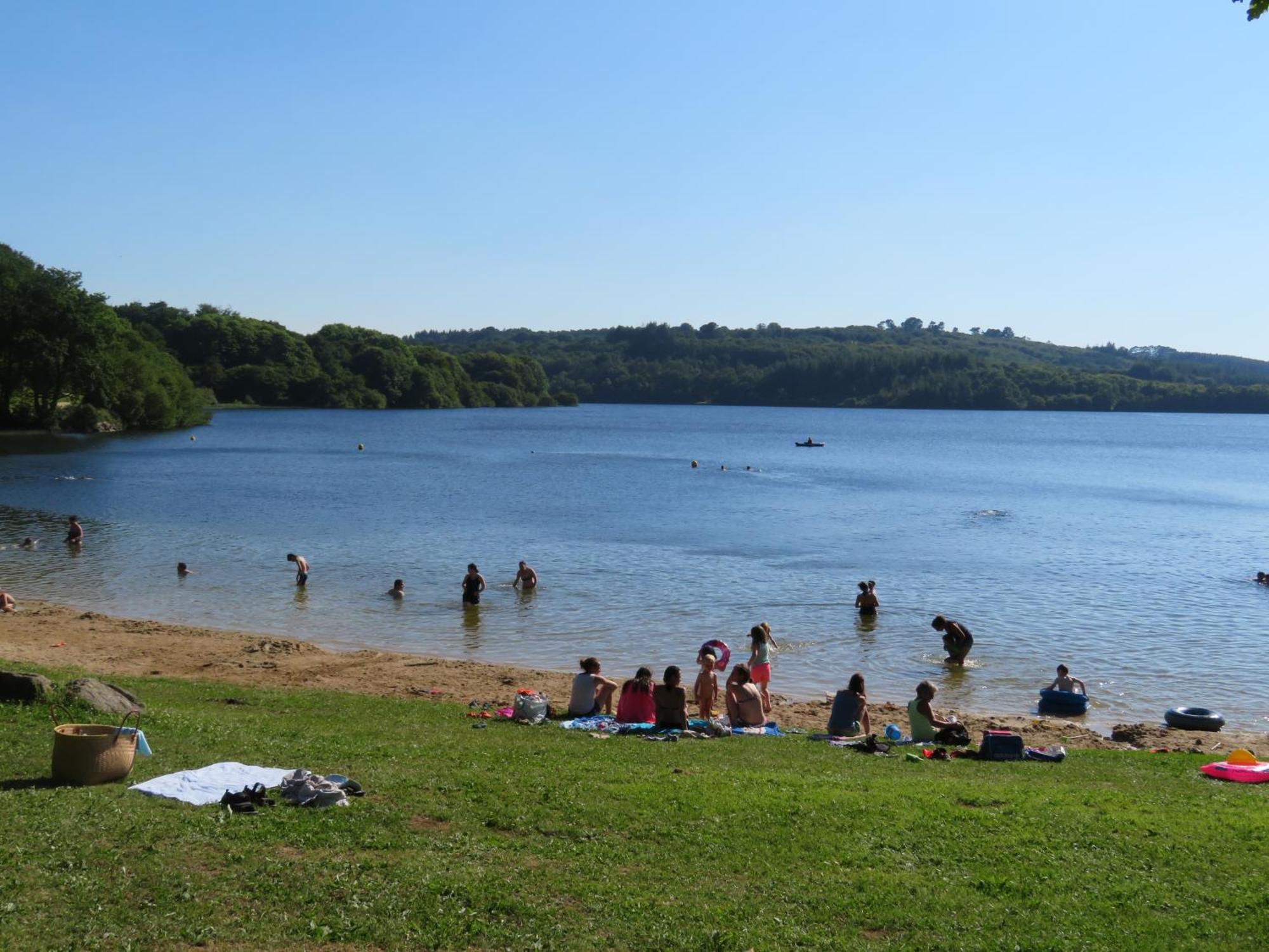 Commana Camping Au Lac Du Drennec Glamping Tent מראה חיצוני תמונה